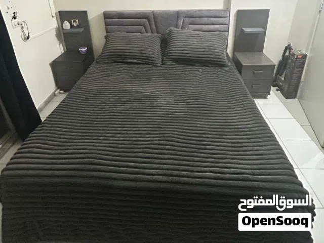 غرفة نوم شبه جديدة