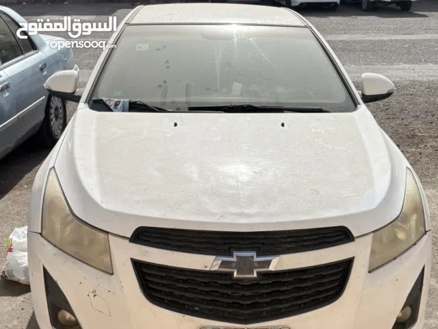 شيفروليه كروز 2014 مستعملة للبيع  قير اوتماتيك فيها صدمه بسيطة بنزين الممشى: 170