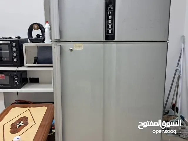 للبيع ثلاجة هيتاشي حجم كبير