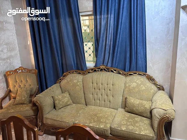 طقم كنب مع طاولة سفرة للبيع