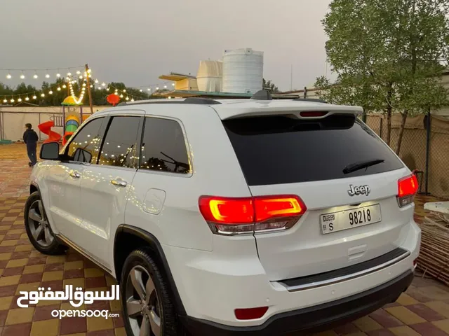 للبيع جيب جراند شيروكي 2015 ابيض من داخل احمر الممشى 105,000km