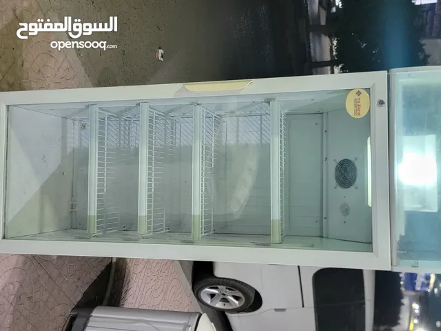ثلاجة تانسون عرض زجاج للبقالة نضيف جدا وشغال ومضمون مروحة لتوزيع التبريد و....