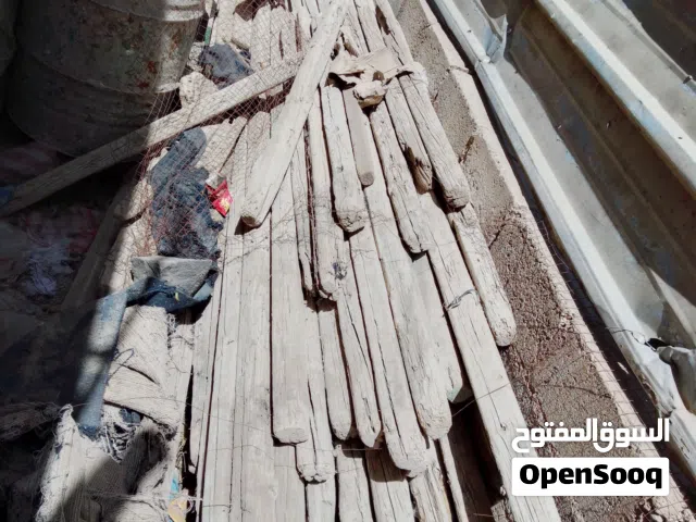 للبيع  خشب مرابيع مباني اربعين مربوع مقاس اربعه متر  وفي 15مربوع نحيف قصيروست الواح خشب سقاله3براميل