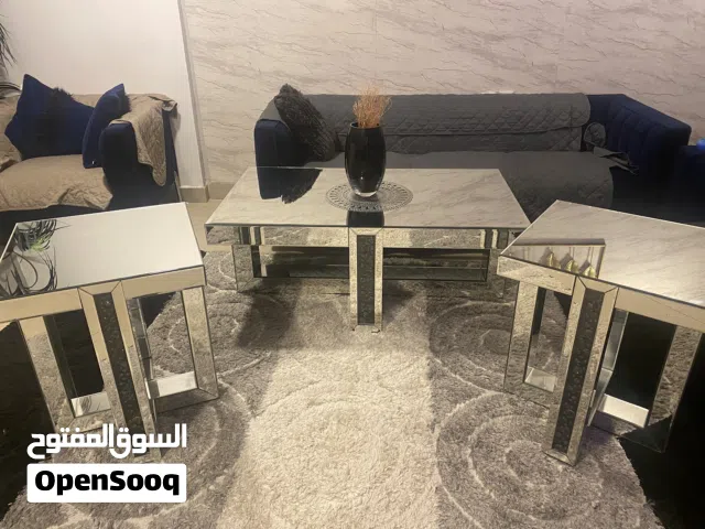 ثلاث طاولات للبيع