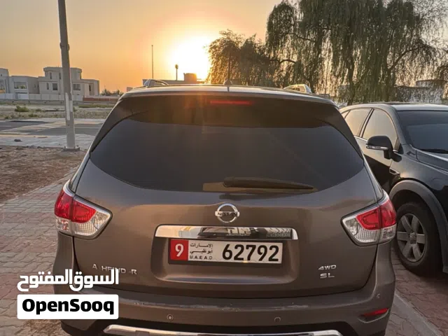 2014 نيسان باثفايندر Standard