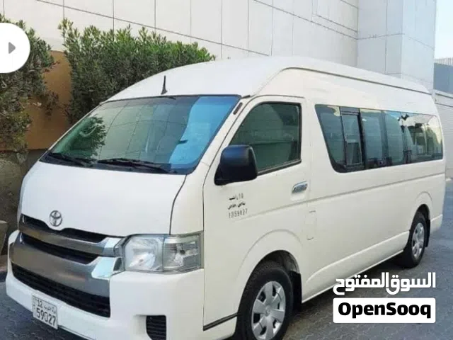 يوجد لدينا باصات توصيل مع سائقين