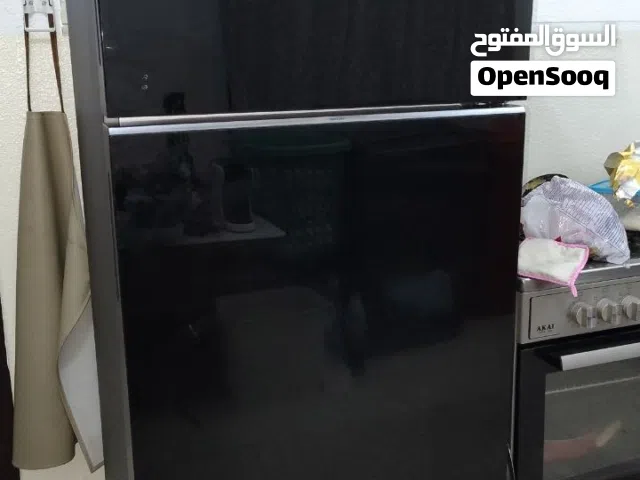 الثلاجة من إكسترا عمان (سامسونج Bespoke) سعة 465 لتر.