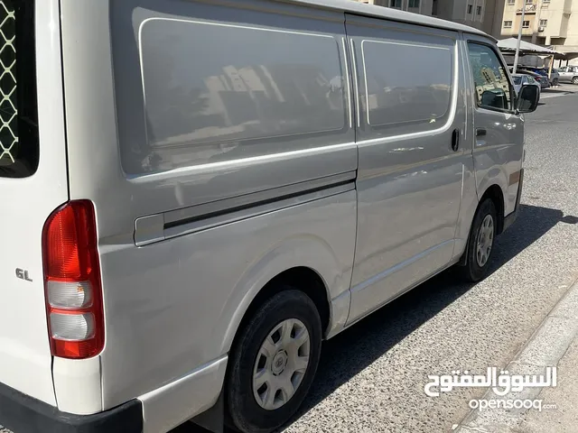باص مقفل تويوتا للبيع