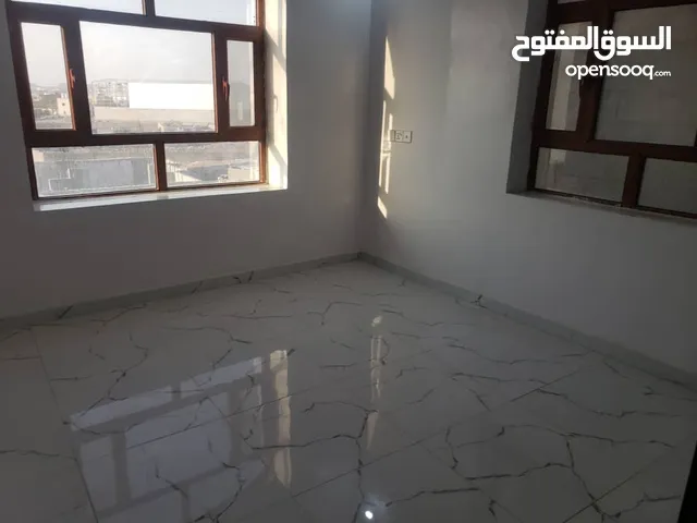شقة فاخرة واوسعة للايجار 4غرف ب100الف صنعاء سعوان دوار الاربعين