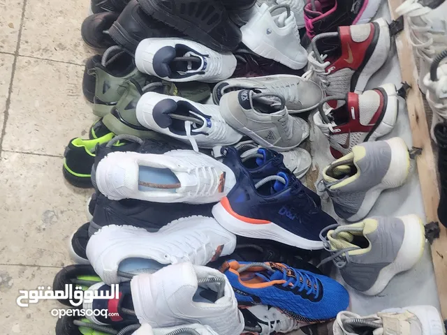 43.5 Sport Shoes in Jerash