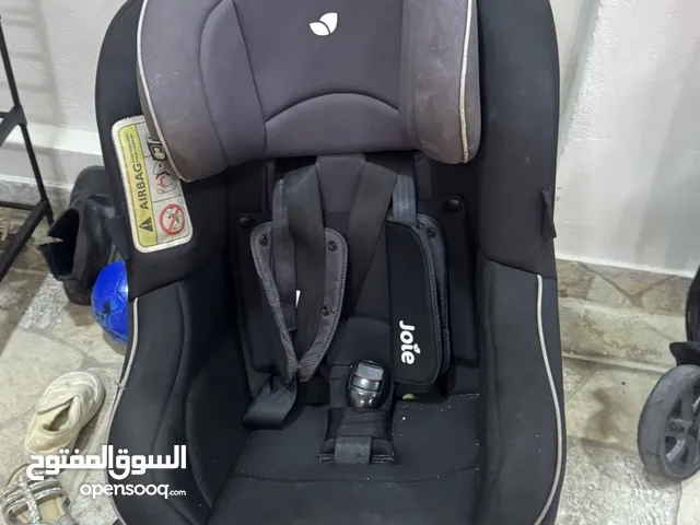 للبيع كراسي أطفال ل للأكل و السياره بحاله ممتازه