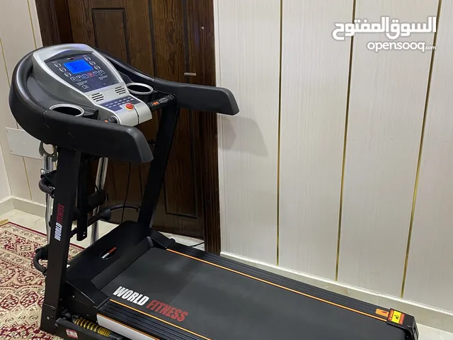 جهاز ركض من ماركة world fitness المشهورة بحالك جديدة تماماً للبيع بسعر مغري