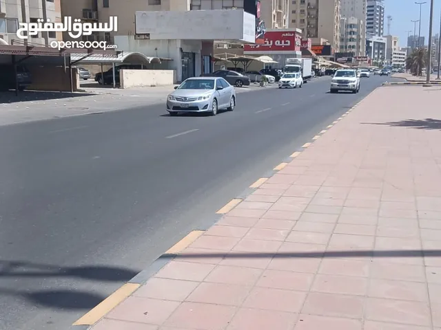 للبيع محل داخل السالمية علي شارع قطر الرئيسي