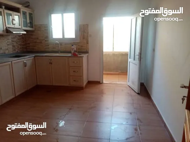 شقة سكنية نظيفة في طريق الشوك للايجار