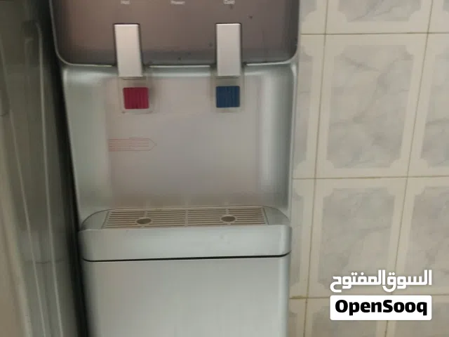 كولر حامي بارد مستعمل وكاله مع حافظه لون سلفر
