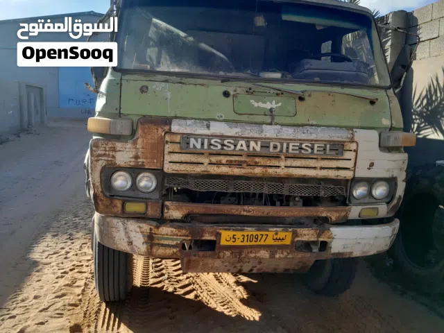 سيارة نسان 9 موديل 1982