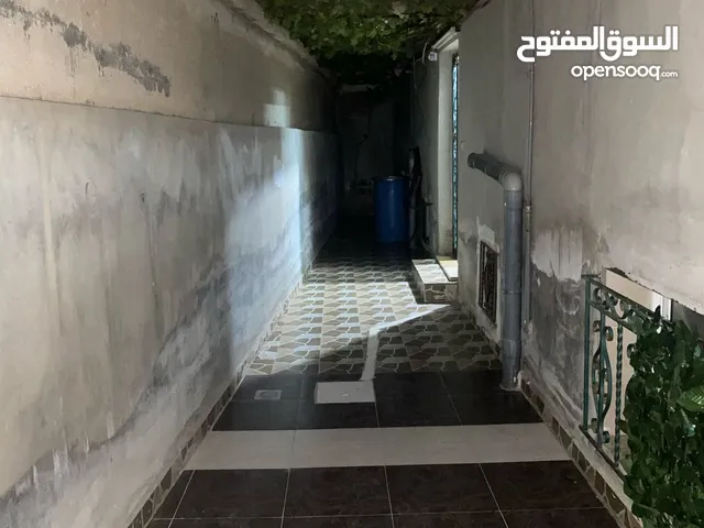 بيت مستقل للبيع في مدينة الزرقاء الغويرية شارع عمر بن الخطاب بداعي السفر