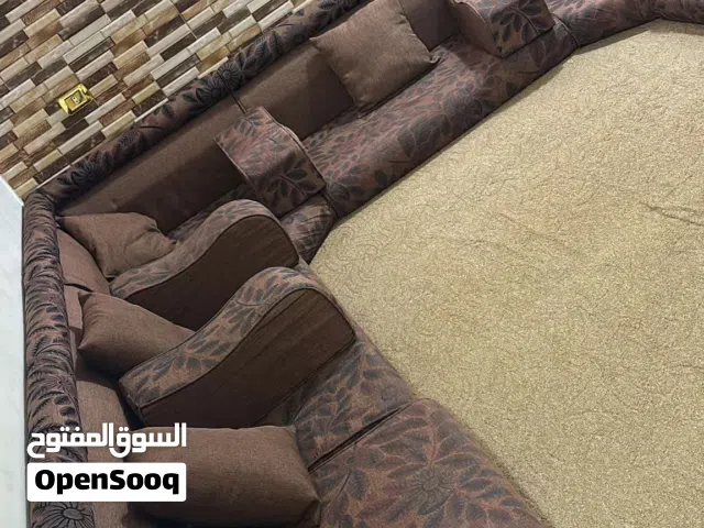 مجلس عربي بحالة جيدة جدا  تفصيل وليس تجاري  مساحة الغرفة 4*5 الموقع عين الباشا  السعر 200 دينار قابل