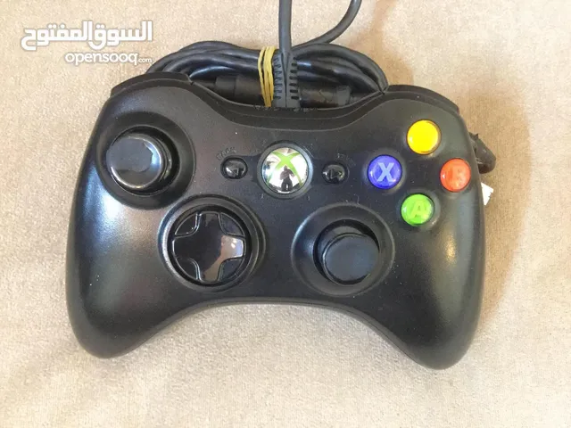 يد تحكم Xbox 360 سلكية أصلية - لون أسود (للجهاز والكمبيوتر) وتعمل على الستيرنج الذي بحاجة الى يد