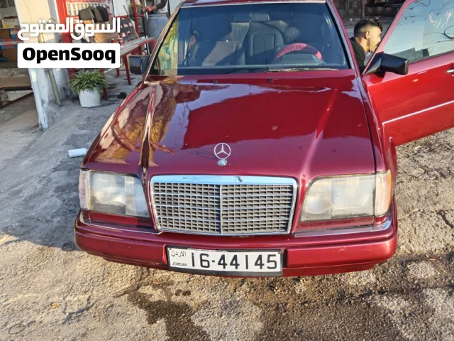 1993 مرسيدس بنز الفئة-E E 200