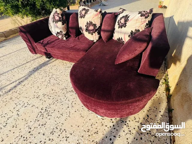 صالون للبيع