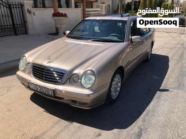 2001 مرسيدس بنز الفئة-E E 200