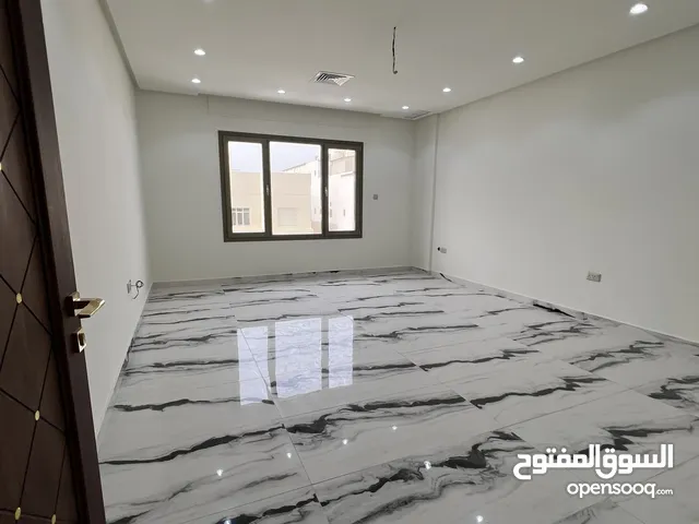 600 m2 3 Bedrooms Apartments for Rent in Kuwait City Rawda