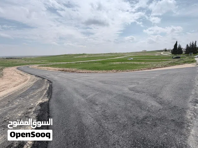 ارض   في جلول قريبة من طريق المطار وطريق مادبا وكينجز أكاديمي سكن ج 500م2 من المالك مباشرة