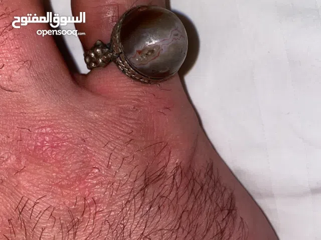 خاتم بحجر قديم جدا