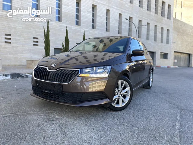 المحبوبة الألمانية باللون البني المميز .. سكودا فابيا اوتوماتيك للبيع