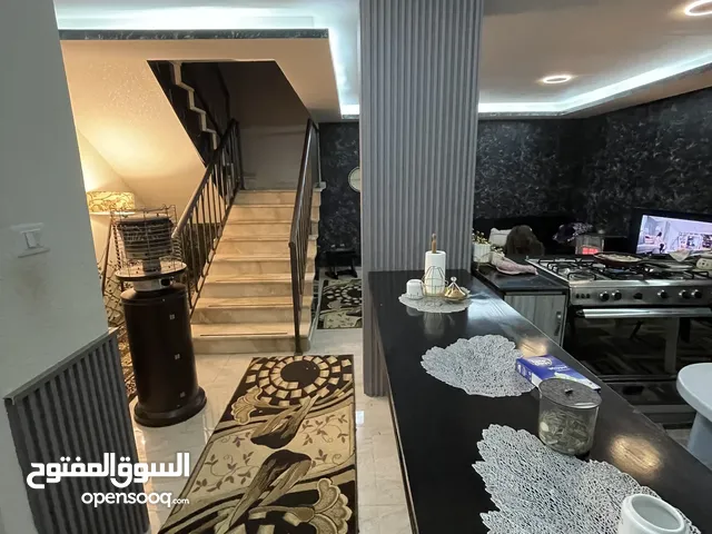 1m2 4 Bedrooms Apartments for Rent in Amman Deir Ghbar