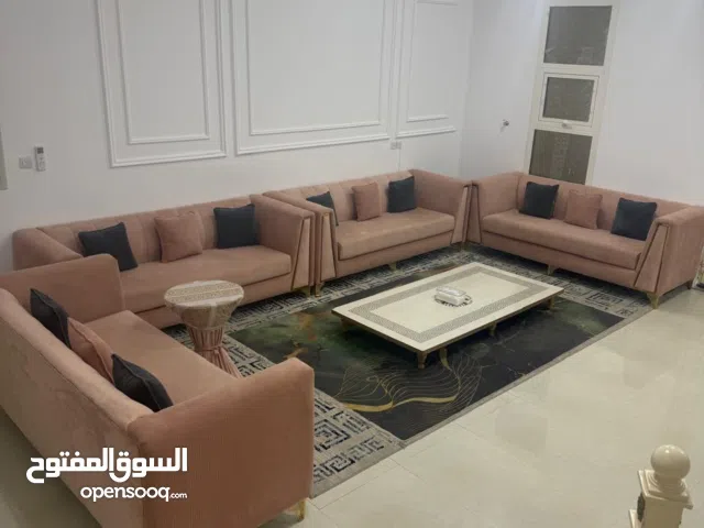 كنب نظييف جدا ومنجد