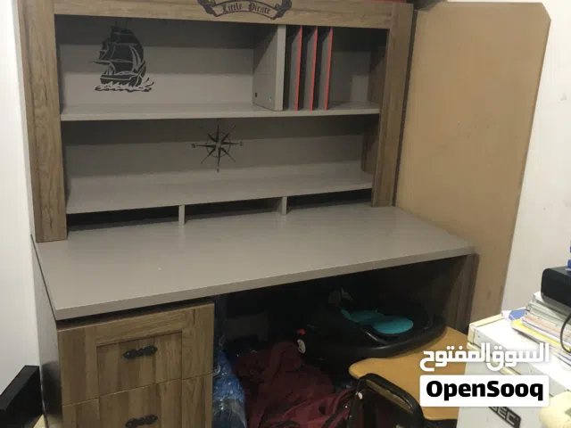 مكتب للدراسة ممتاز وكبير
