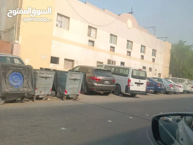 بناية للبيع بتوبلي تتكون من 100 غرفة