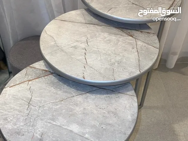 3 طاولات للبيع قابل للمساومه