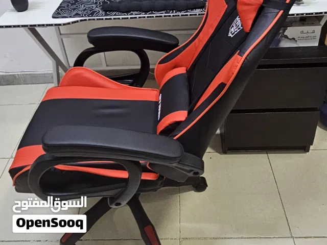 كرسي جيمنج جديد بالكرتون اسود واحمر + مساج بالبطانية التي توجد بالضهر قابل للتفاوض