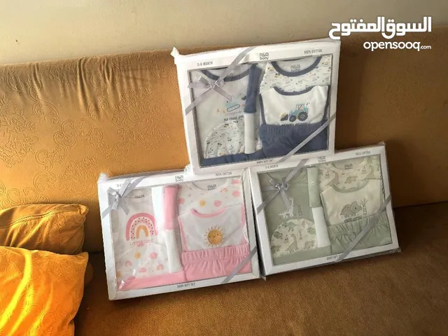 آخر 3 مجموعات! أطقم أطفال مصرية جديدة (0-6 شهور) - لا تفوت الفرصة!