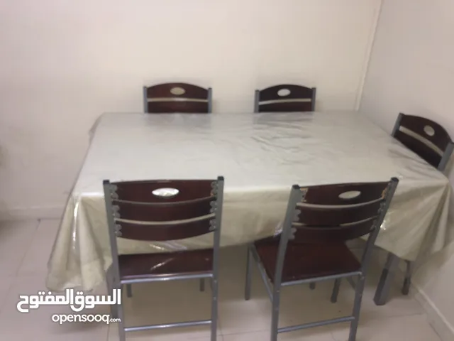 Dining table good condition