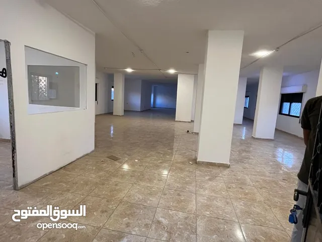 تصلح لاي عمل تجاري او حضانه