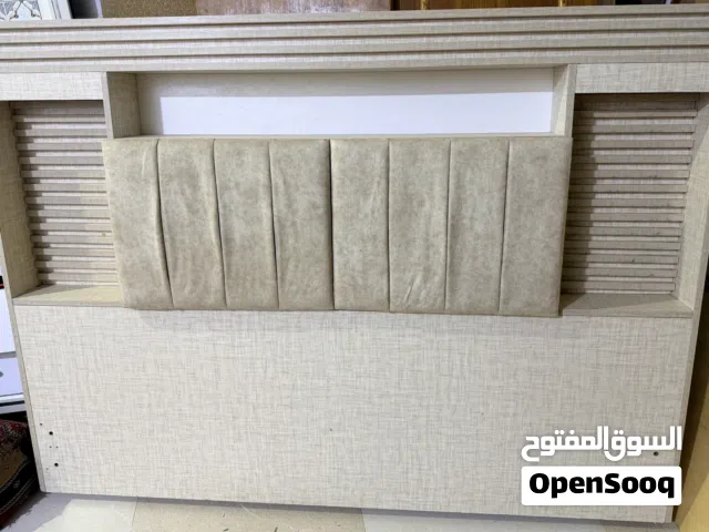 سرير مستخدم للبيع