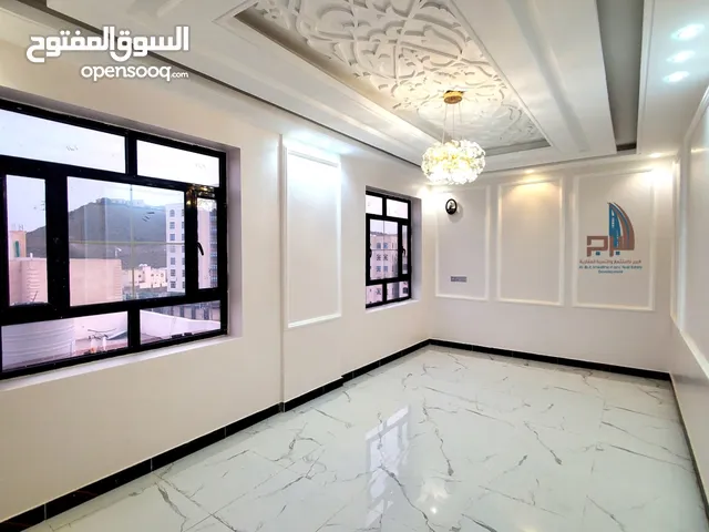 200 m2 4 Bedrooms Apartments for Sale in Sana'a Bayt Baws