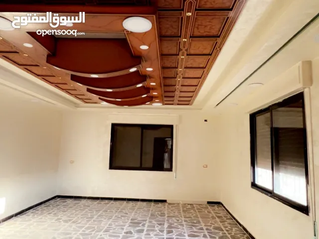 منزل مستقل الزعتري الحي الغربي مسطح من 350 ل 400 متر متر ومساحة الارض 2000 متر مسور بالكامل