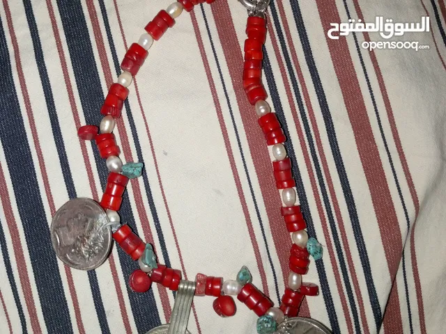 قلادات من المرجان والتركواز الازرق الاصلي