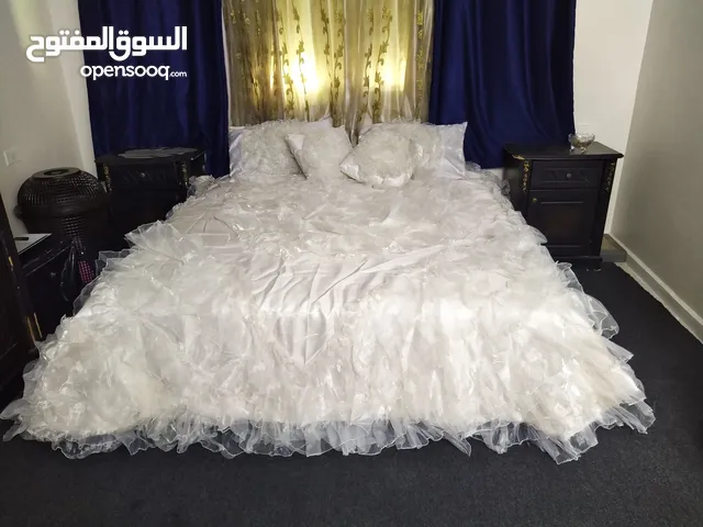 غرفة نوم لاتية 18 ثقيلة بحالة جيده جدا مع جميع ملحقاتها