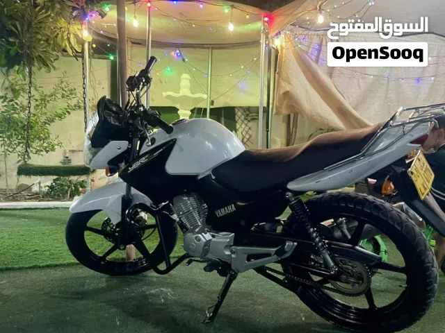 ياماها 2016 نظيف وبحالة الوكالة مسرفسه وجاهزه مرقمه وتامين سنه  المكينه صك وكالة