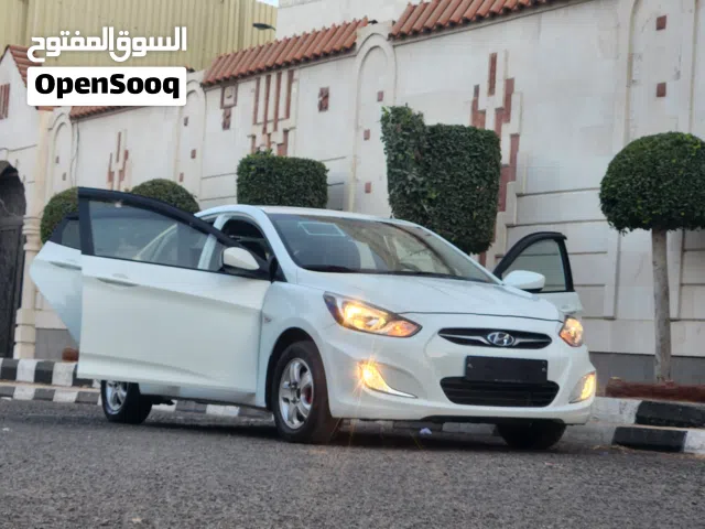 2012 هيونداي اكسنت Standard