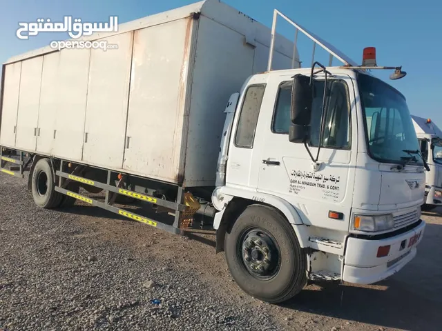 Hino 2002 model, 98,000 km, new Dunlop tires, very clean