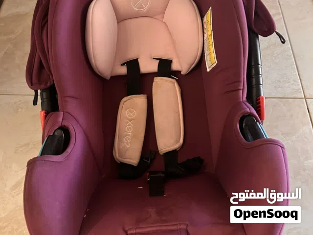 كارسيت وكرسي طعام بحالة ممتازة