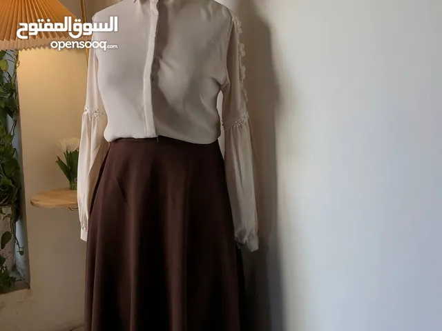 قميص لون حليبي