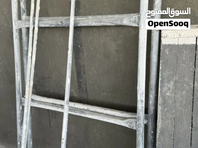 قفص سكله حديد ثقيل تفصال 2 م كلش نضيفه وياها قواعد حديد ثنين تصعد عليهن بدل الدوسه وبيهة تايرات لسهو
